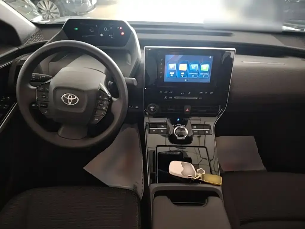 Toyota bZ4X 2023 из CN, фото 8