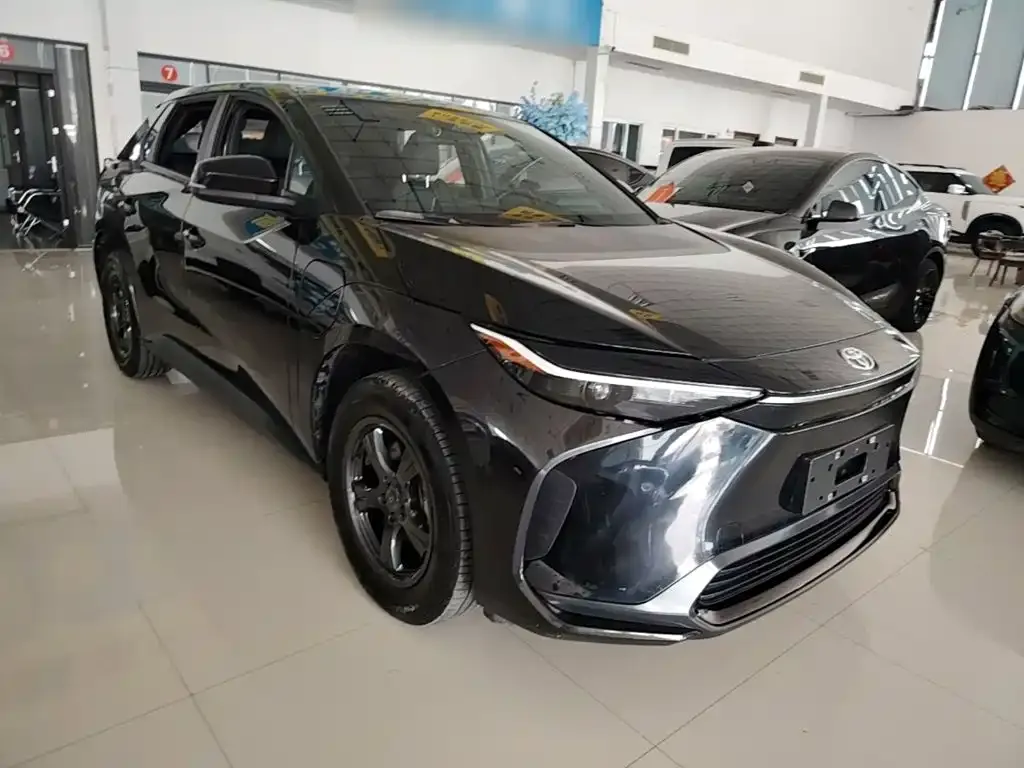 Toyota bZ4X 2023 из CN, фото 3