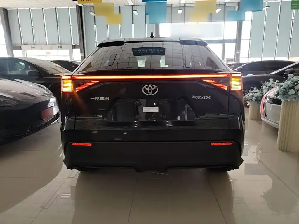Toyota bZ4X 2023 из CN, фото 7