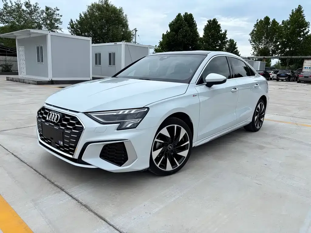 Audi A3 — фото 1
