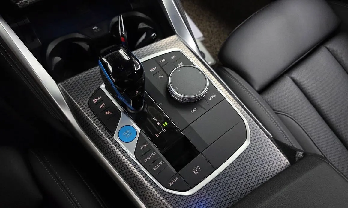 BMW i4 — фото 10
