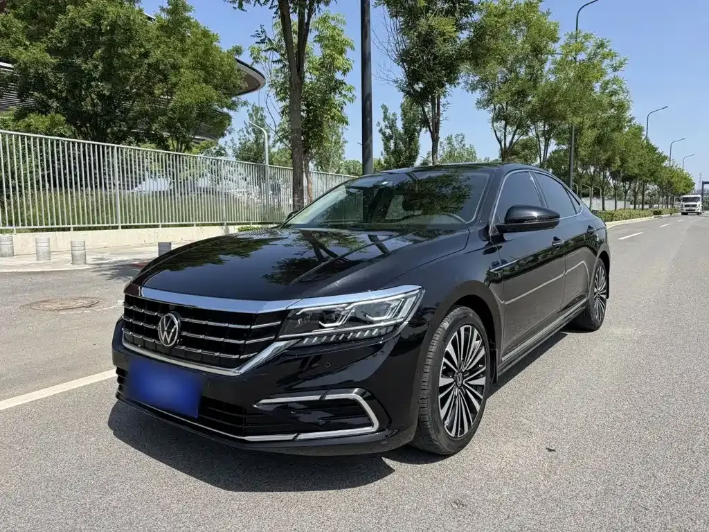 Volkswagen Passat — фото 1