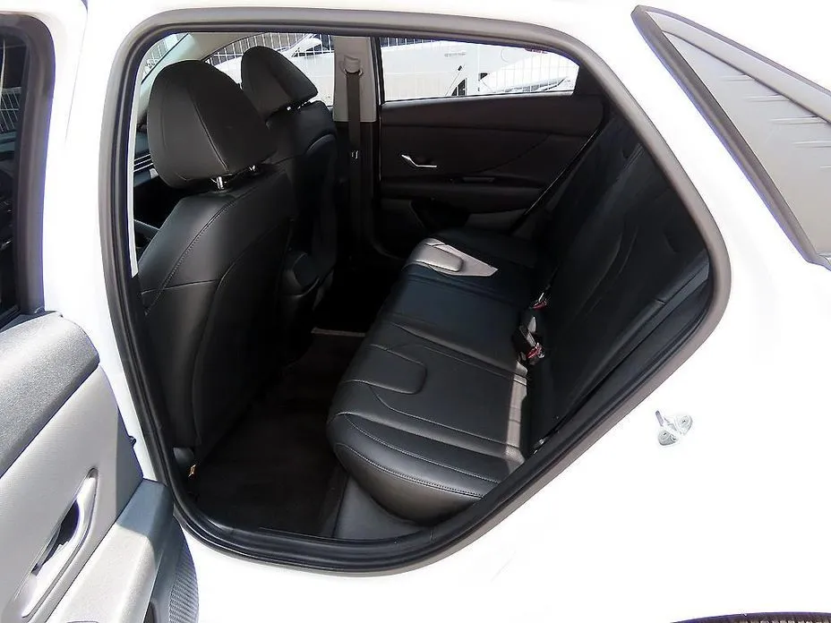 Hyundai AVANTE — фото 2