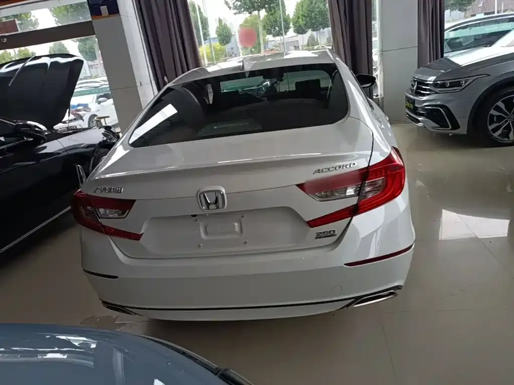 Honda Accord — фото 9