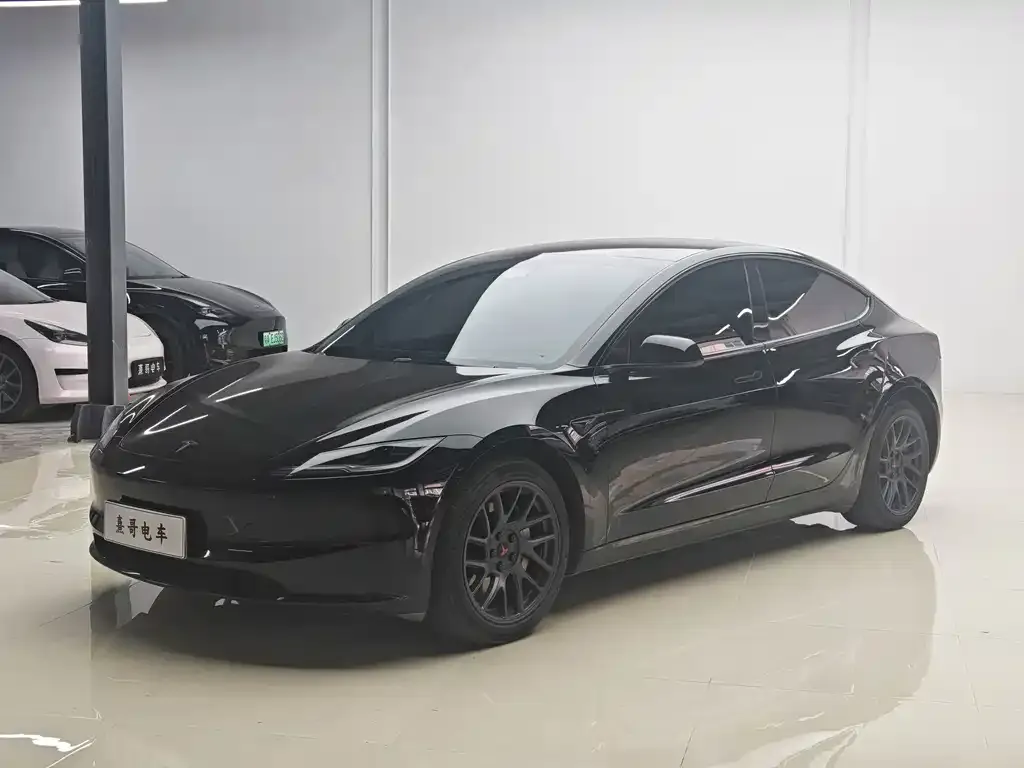 Tesla Model 3 — фото 1
