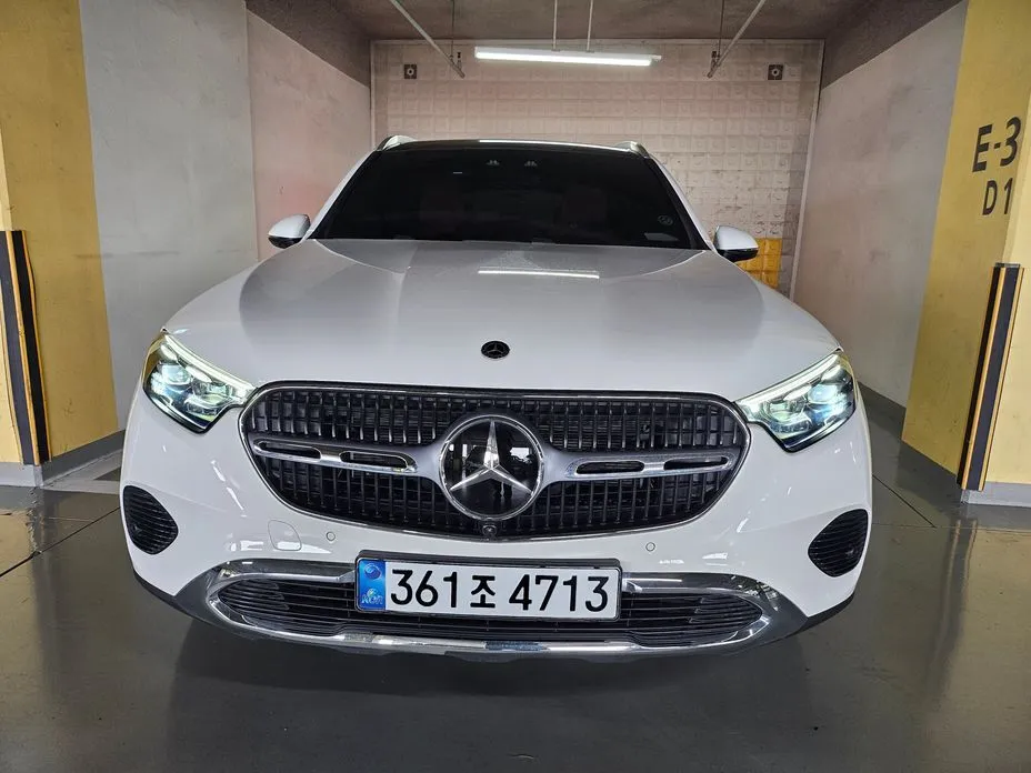 Mercedes-Benz GLC-Class GLC 300 4MATIC Avantgarde 1