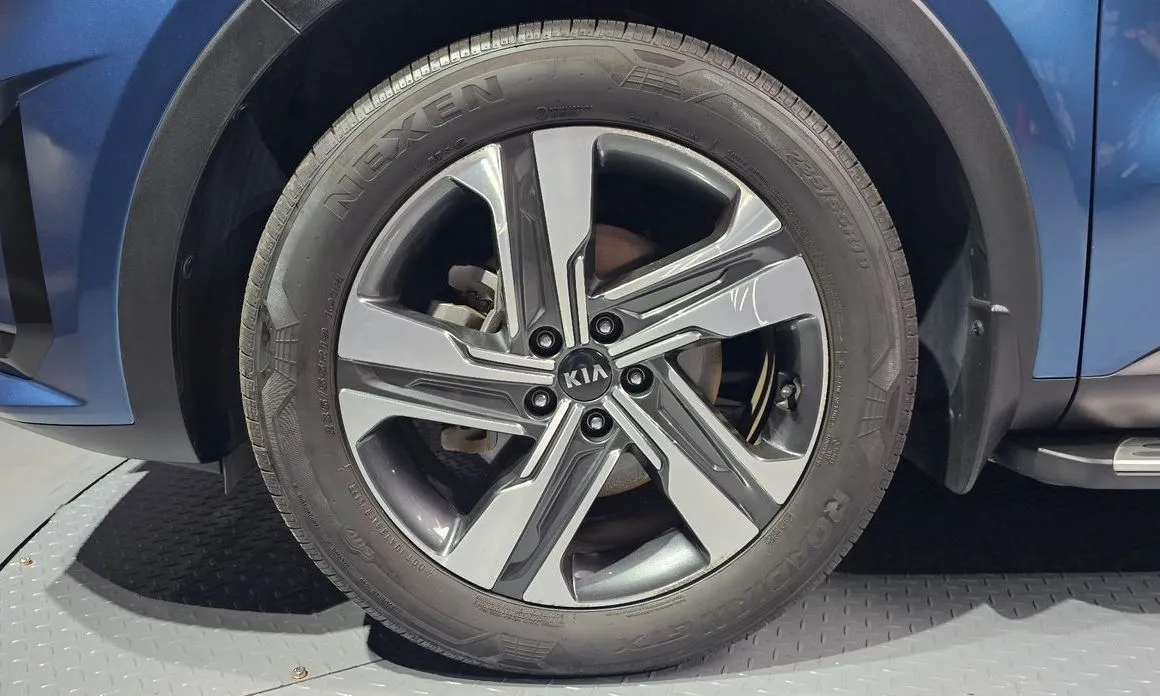 Kia Sorento — фото 6