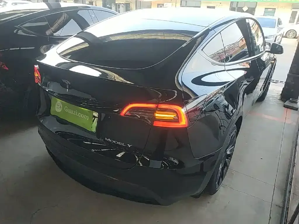 Tesla Model Y — фото 8