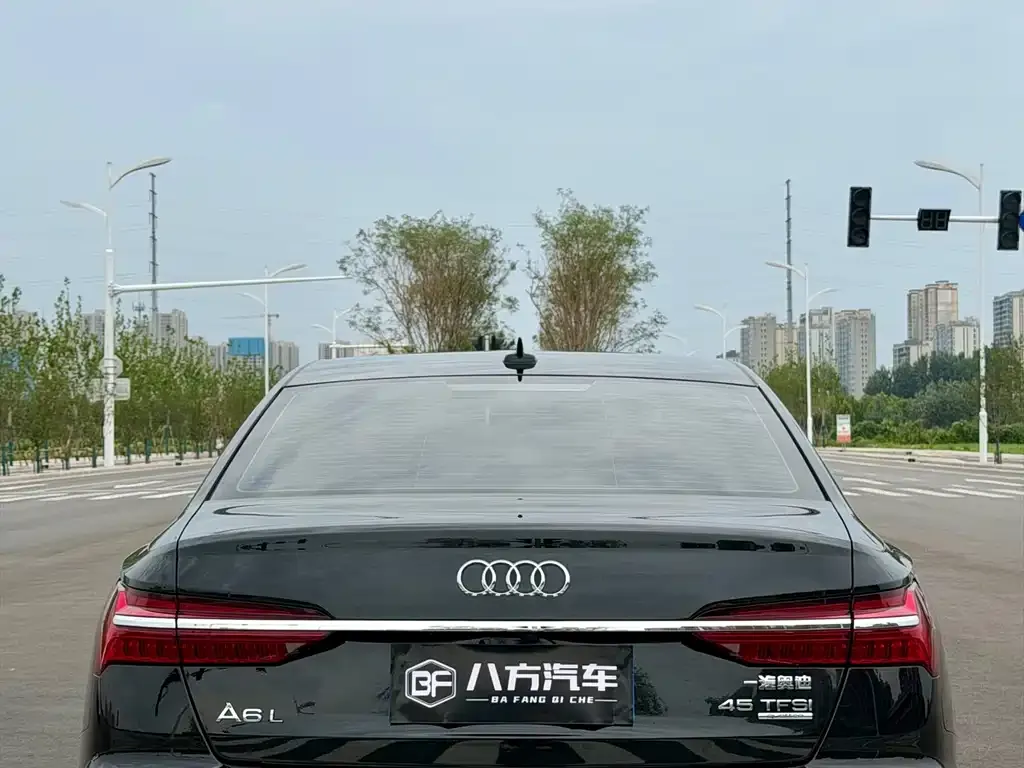 Audi A6L — фото 10
