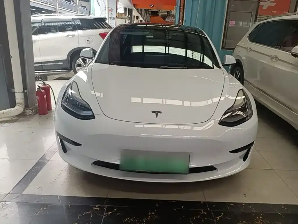 Tesla Model 3 — фото 7