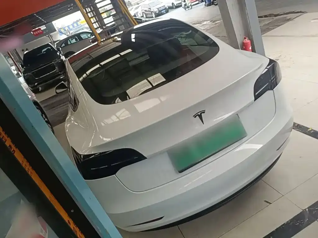 Tesla Model 3 — фото 3