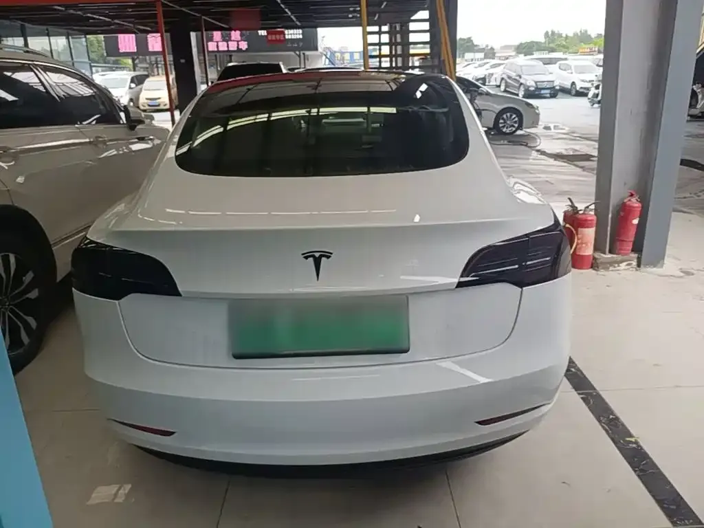 Tesla Model 3 — фото 9