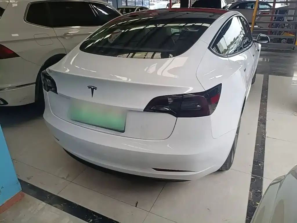 Tesla Model 3 — фото 8