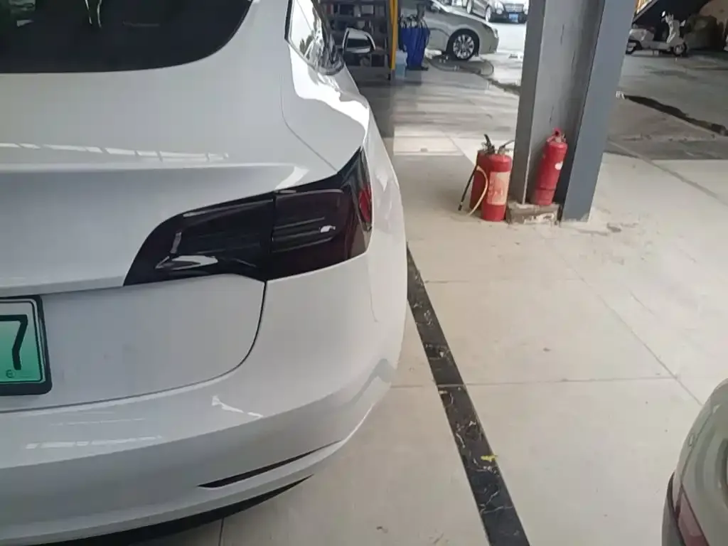 Tesla Model 3 — фото 2