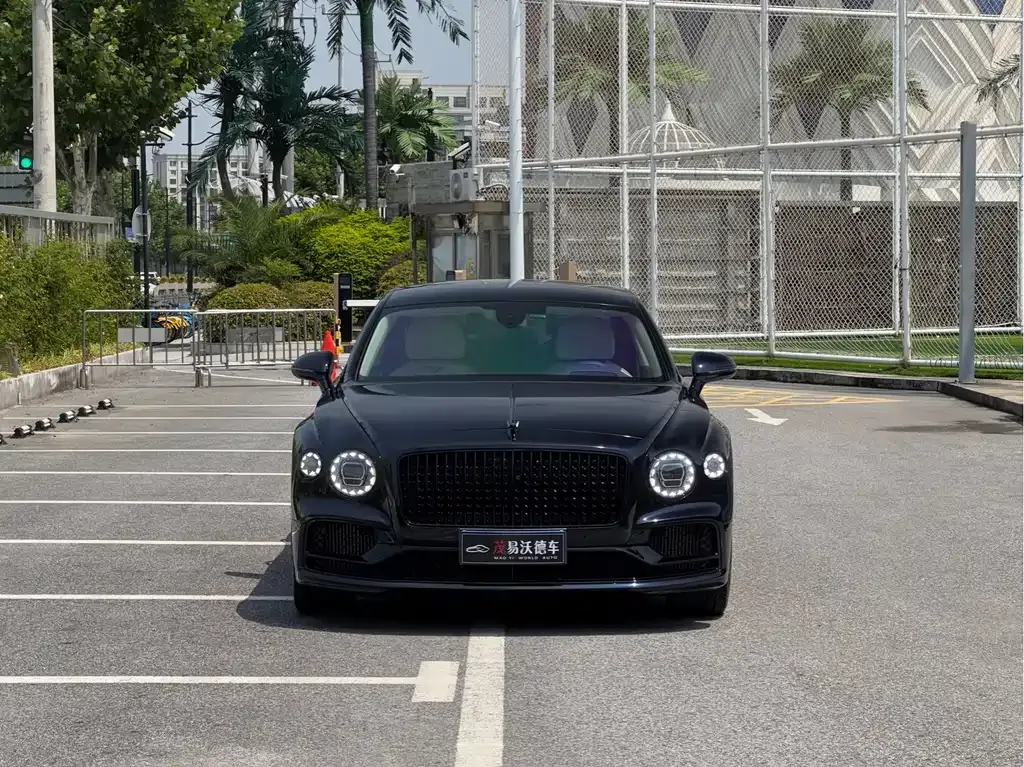 Bentley Flying Spur — фото 10