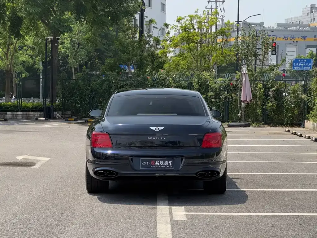 Bentley Flying Spur — фото 9