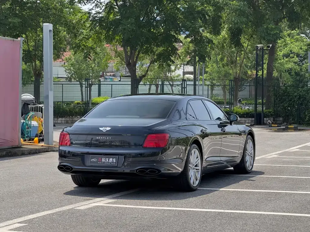 Bentley Flying Spur — фото 7
