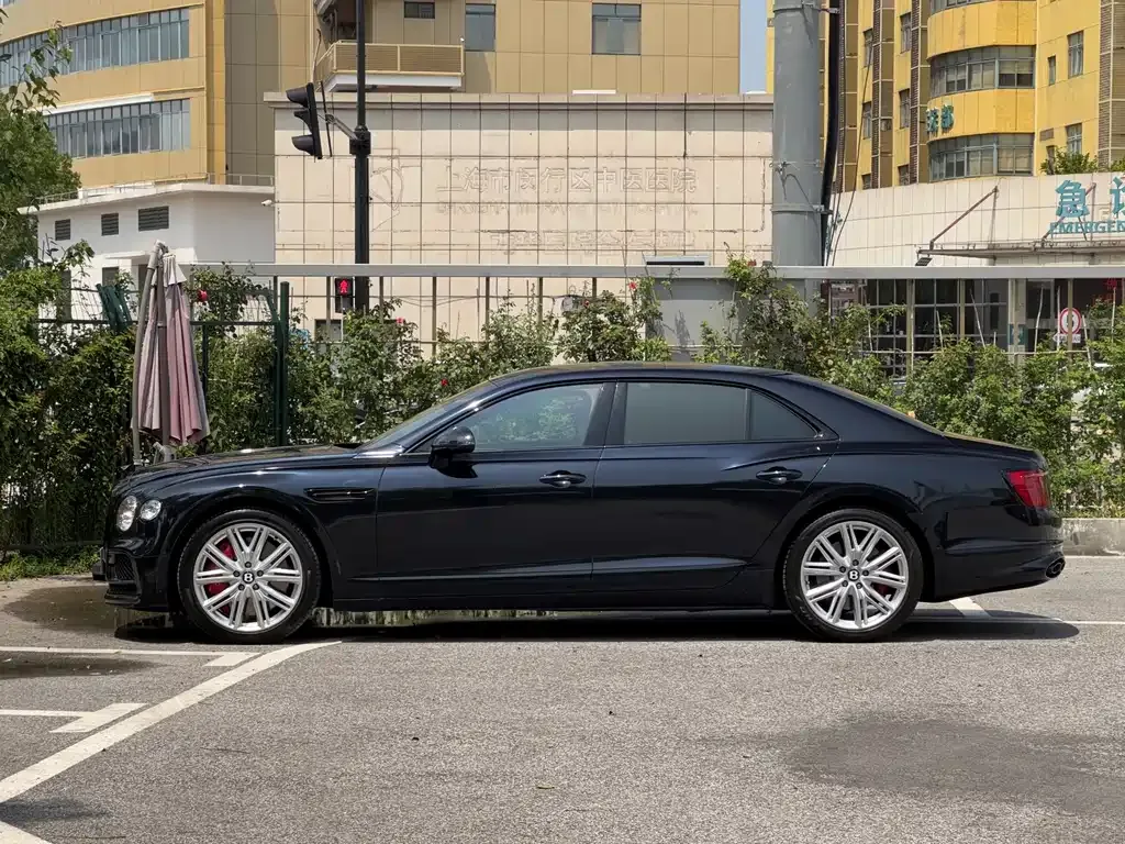 Bentley Flying Spur — фото 4