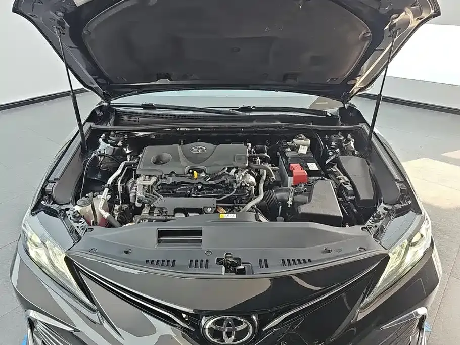 Toyota Camry — фото 2