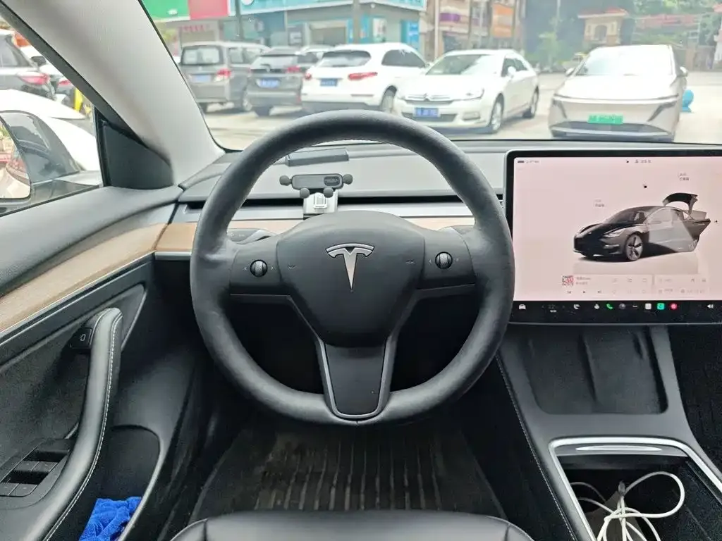 Tesla Model 3 — фото 9