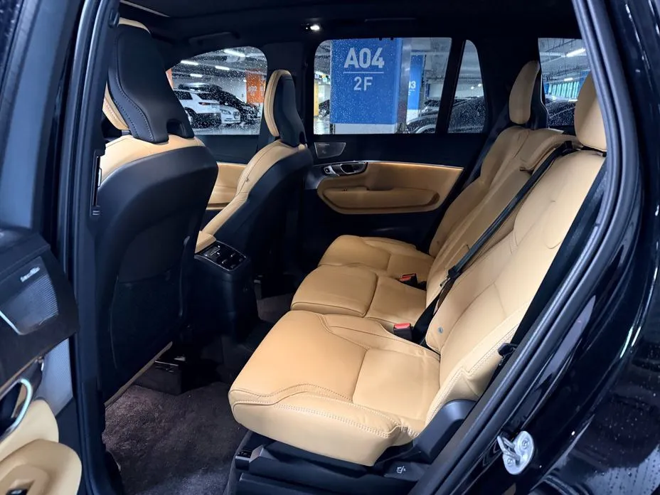 Volvo XC90 — фото 10