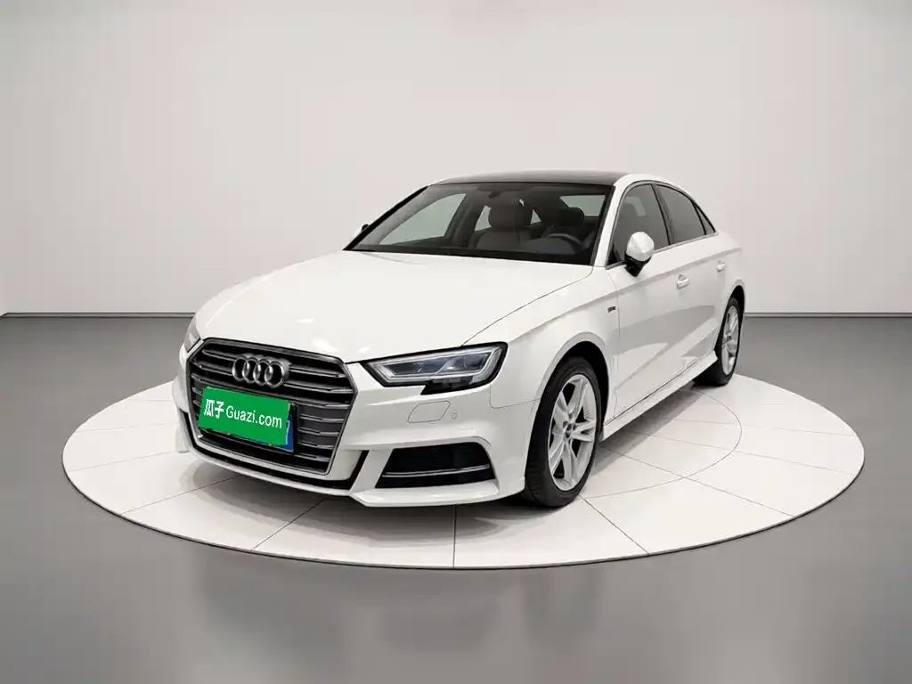 Audi A3 — фото 1