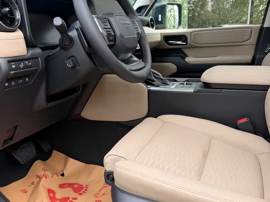 Toyota Prado — фото 10