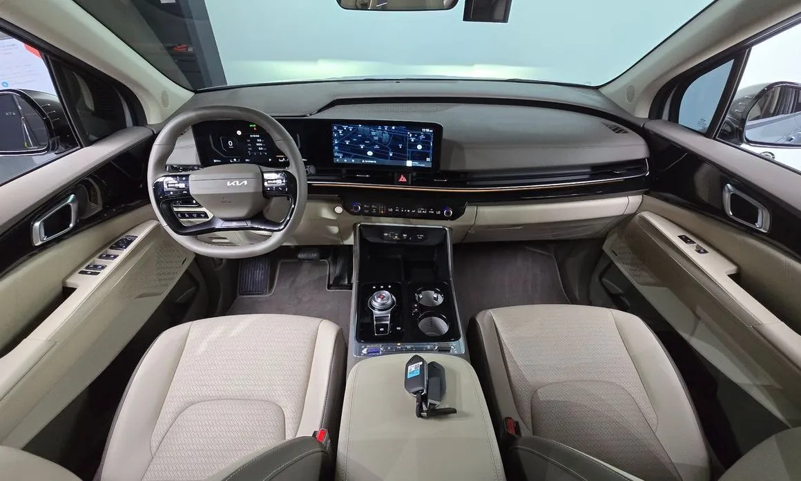 Kia Carnival — фото 10