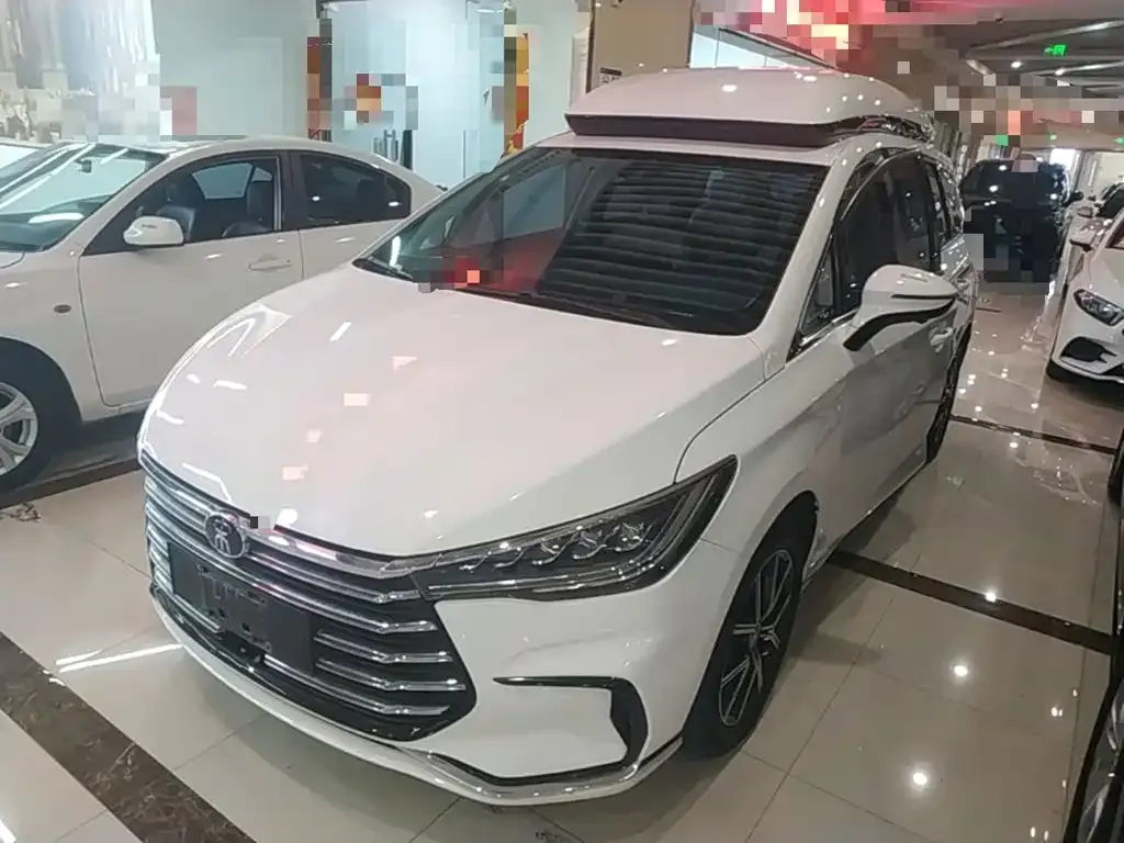 BYD MAX New Energy — фото 7