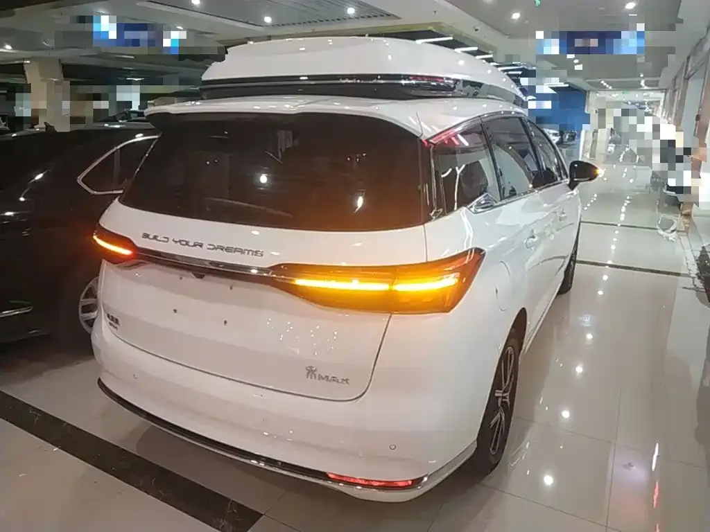 BYD MAX New Energy — фото 5
