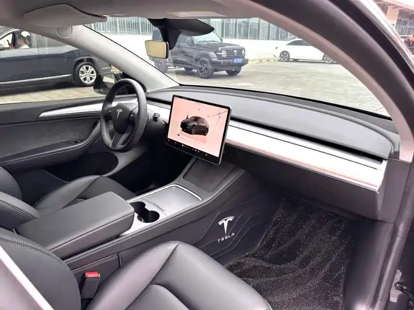 Tesla Model Y — фото 6