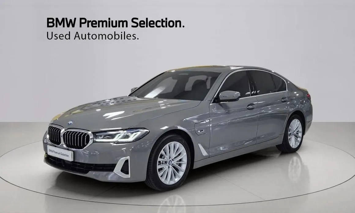 BMW 5-Series 530e Luxury 1