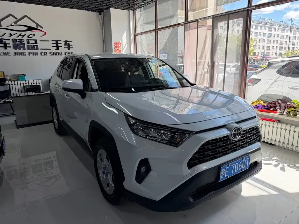 Toyota RAV4 — фото 2