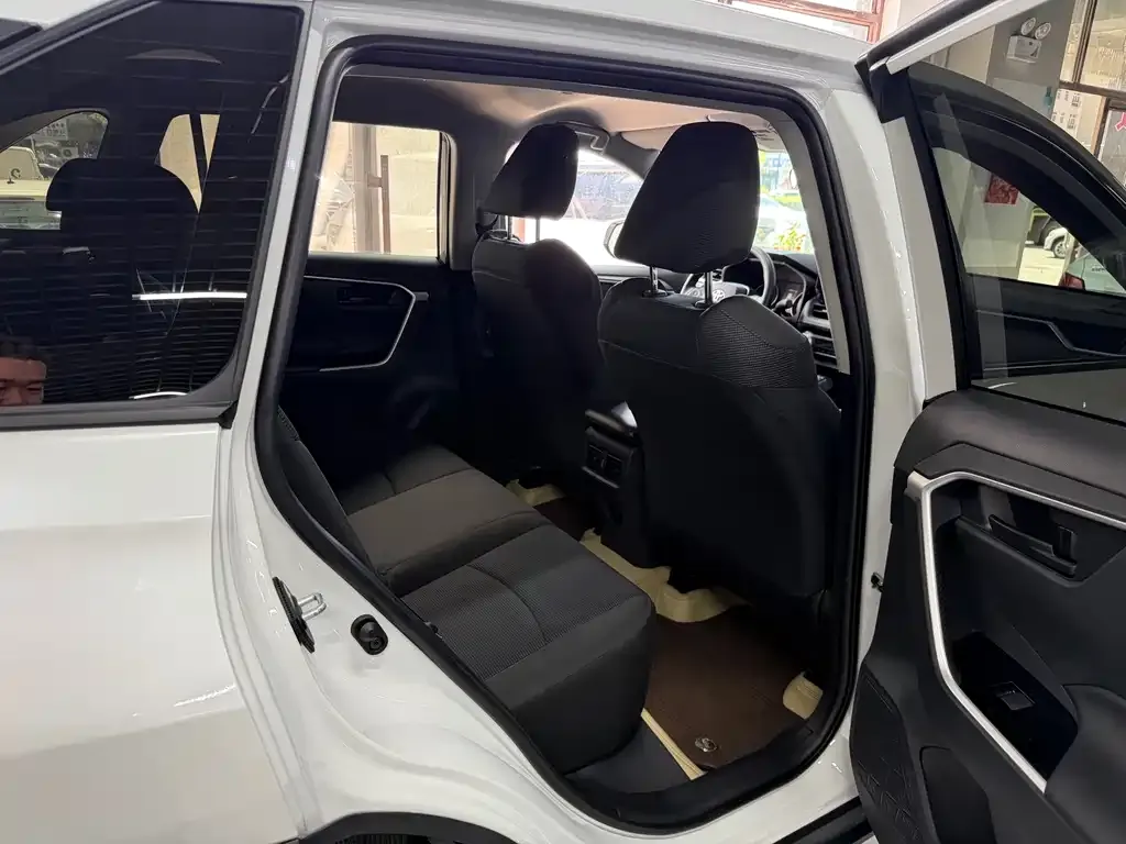 Toyota RAV4 — фото 6