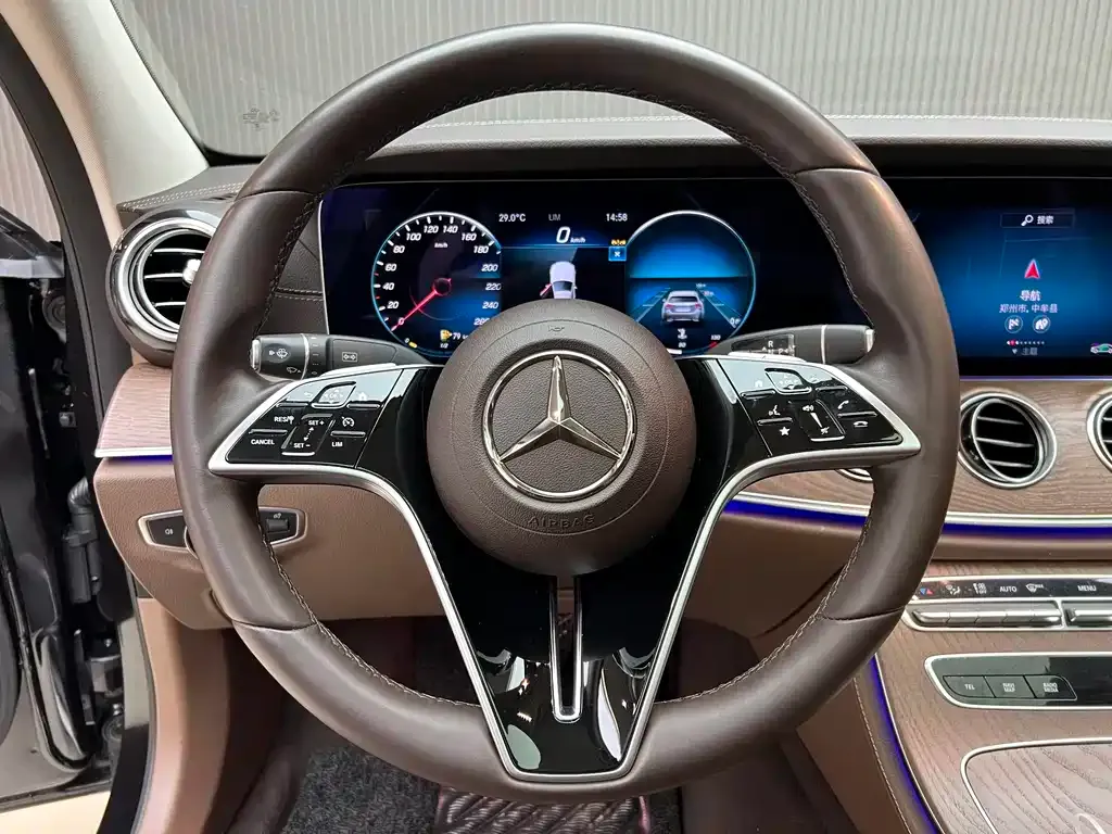 Mercedes-Benz E-Class — фото 10