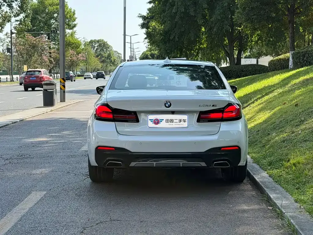 BMW 5 Series — фото 10