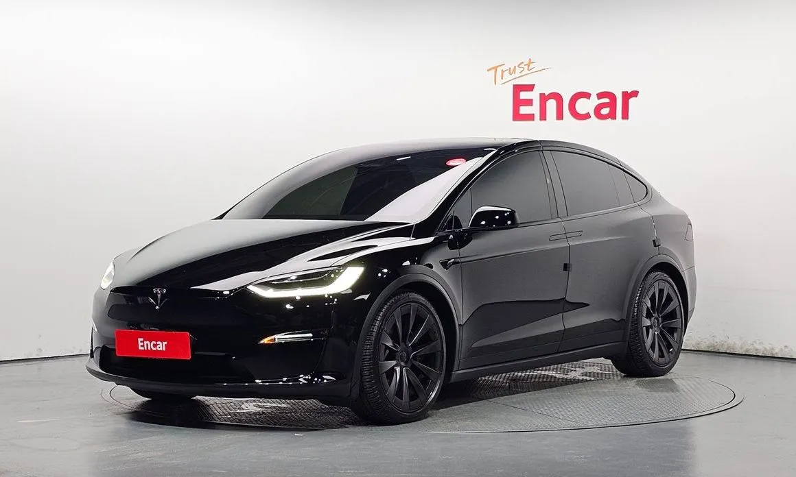 Tesla Model X — фото 1
