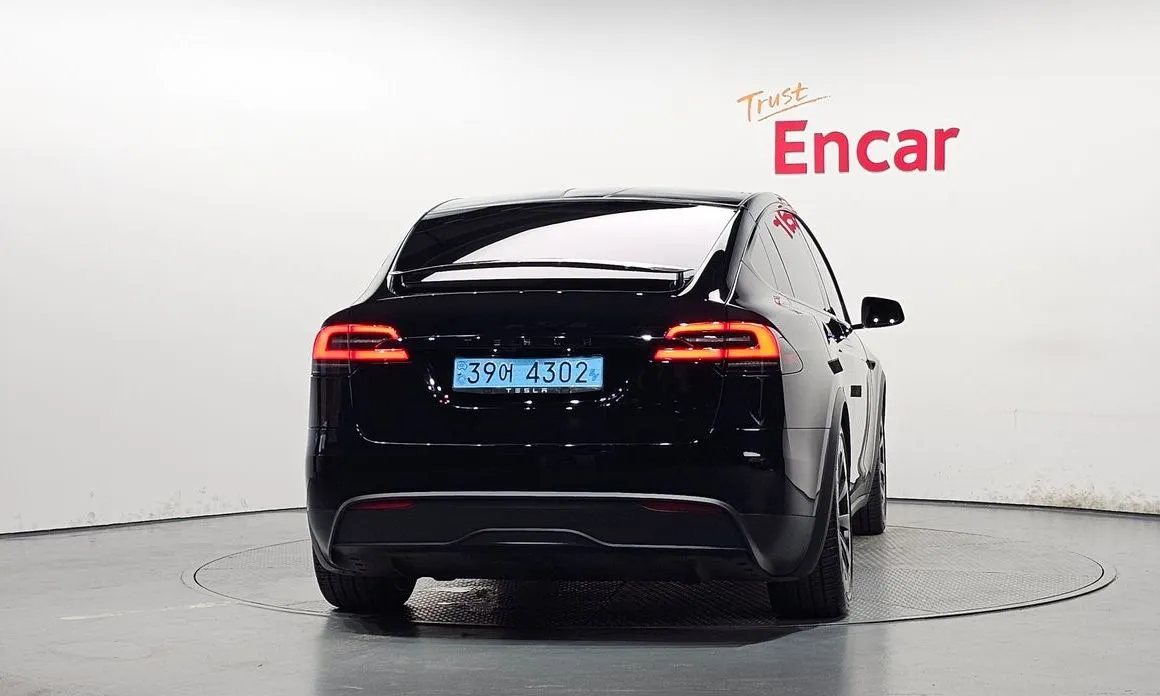 Tesla Model X — фото 6