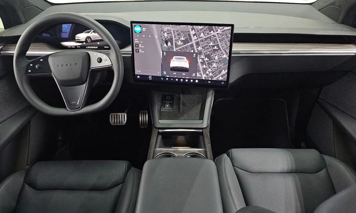 Tesla Model X — фото 10