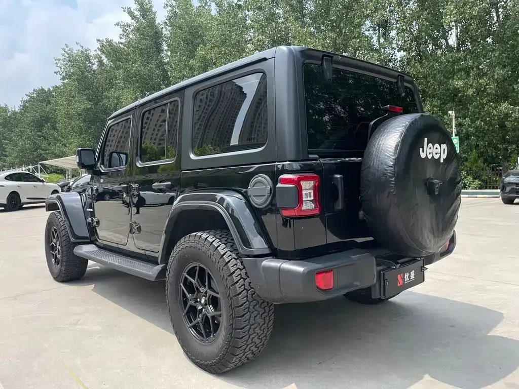Jeep Wrangler — фото 8