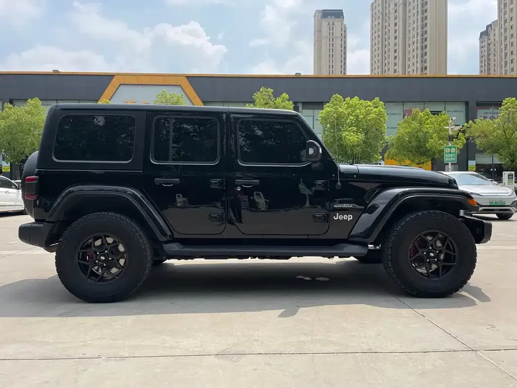 Jeep Wrangler — фото 10