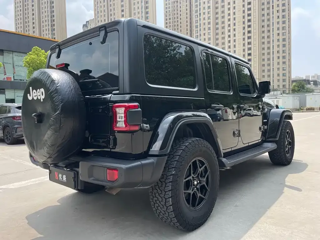 Jeep Wrangler — фото 7