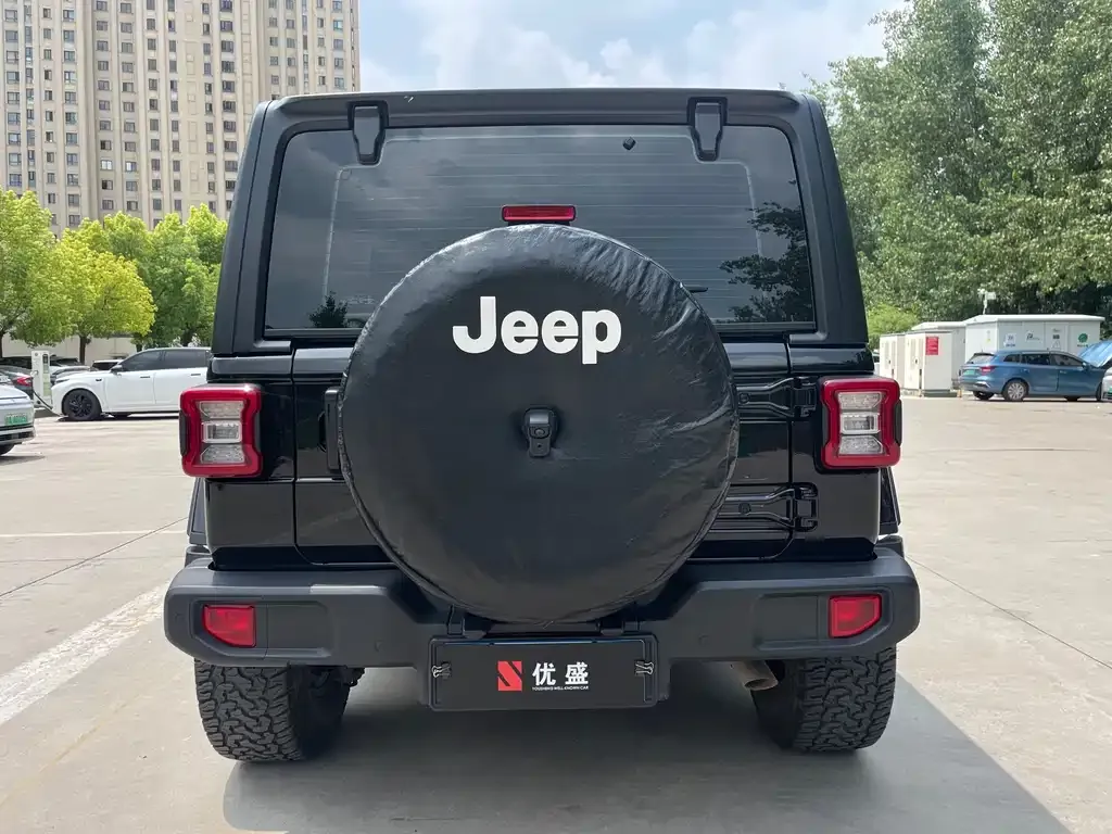 Jeep Wrangler — фото 9