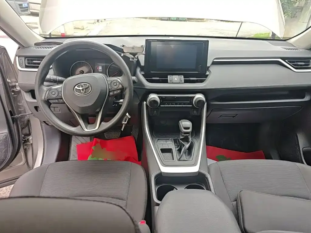 Toyota RAV4 — фото 2
