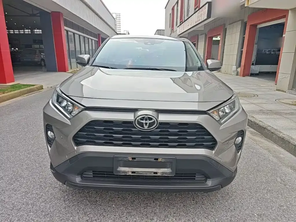 Toyota RAV4 — фото 8