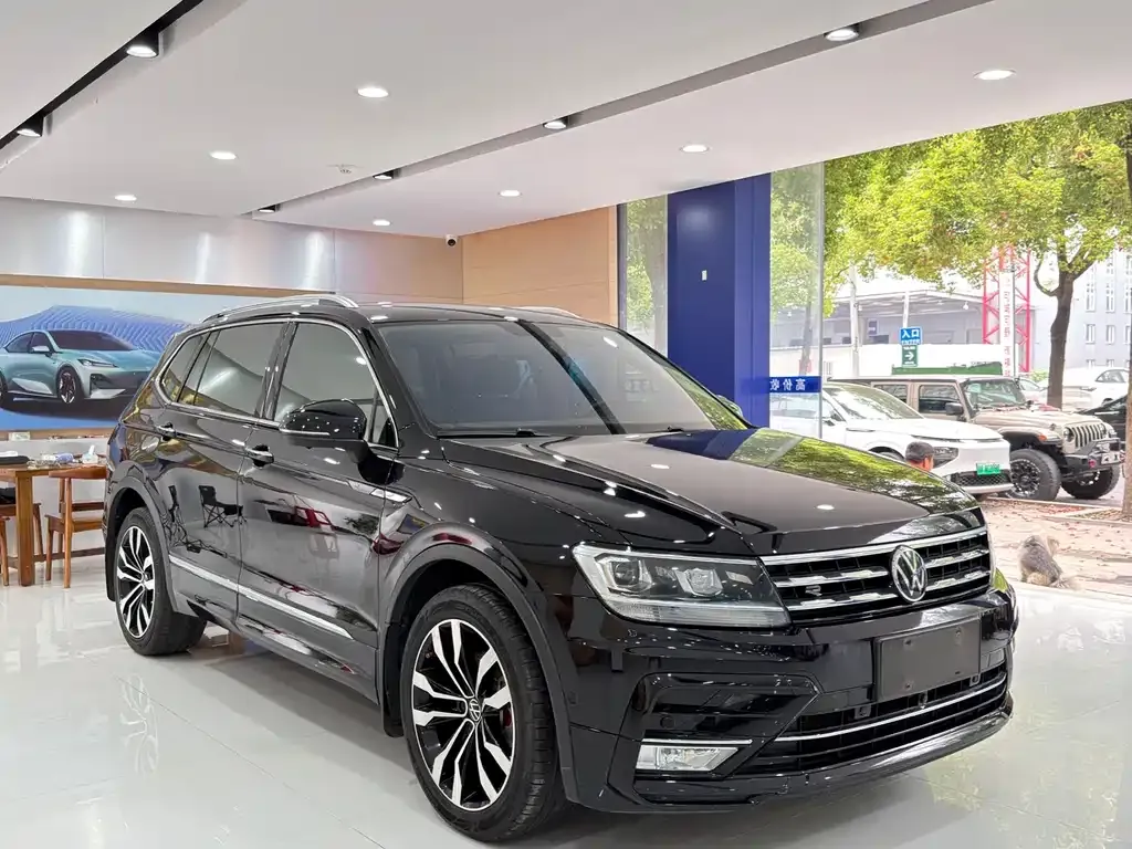 Volkswagen Tiguan L — фото 8