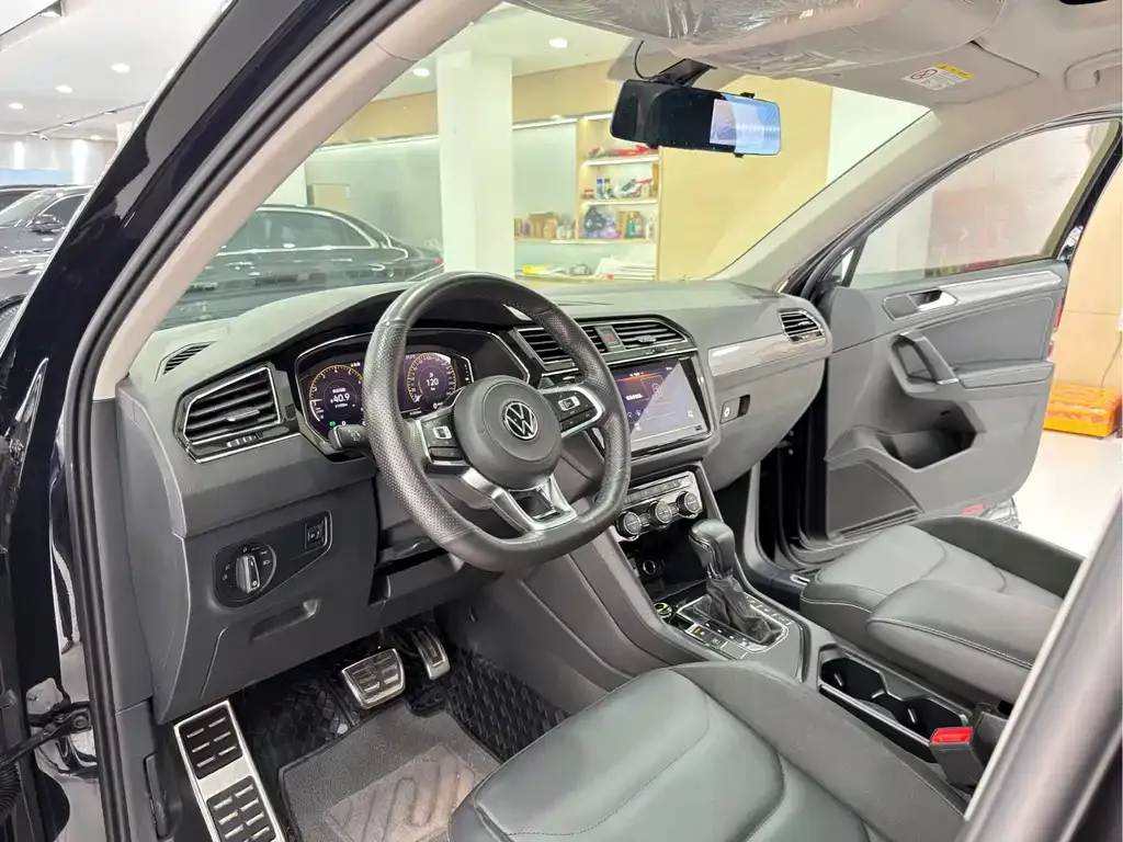 Volkswagen Tiguan L — фото 5