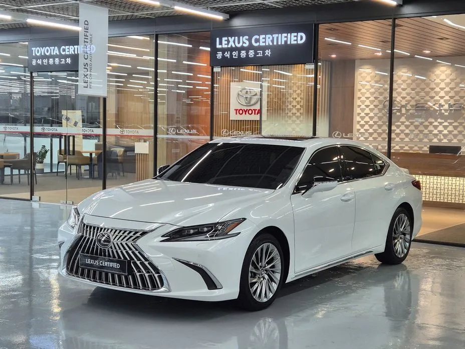 Lexus ES — фото 1
