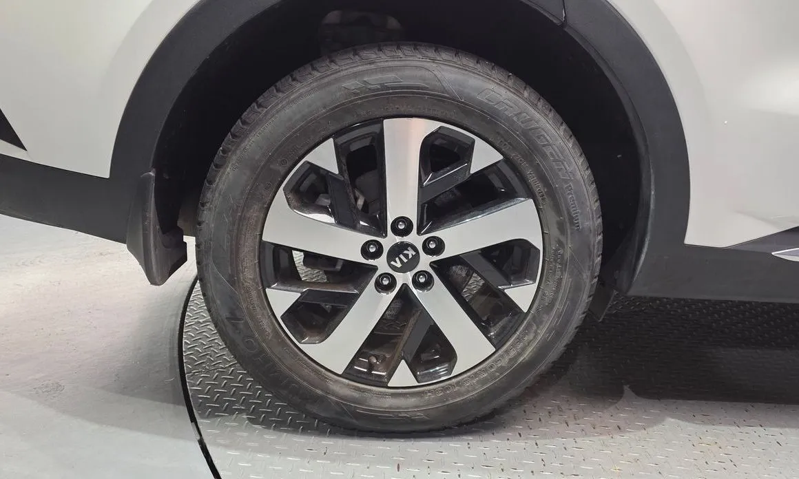 Kia Sorento — фото 5
