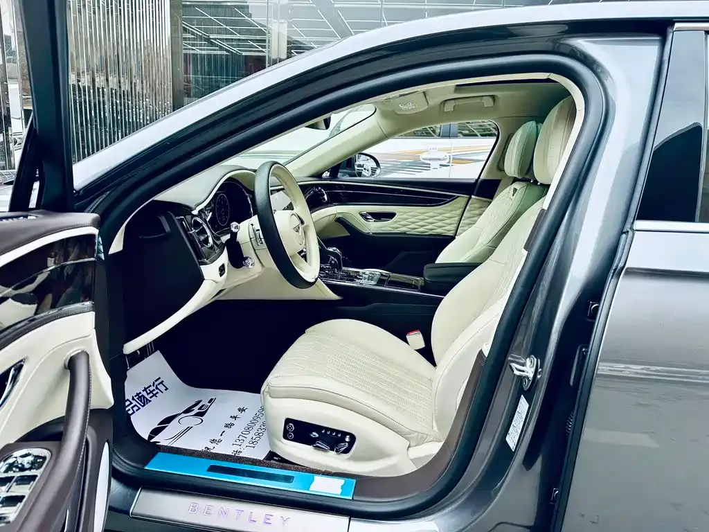 Bentley Flying Spur — фото 9